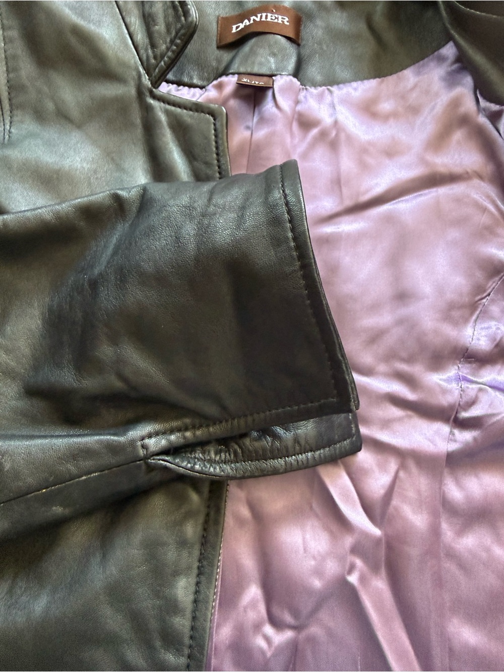 Leather jacket - Picture 4 of 4